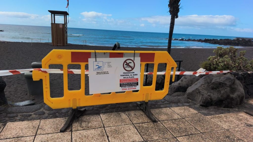 Una zona de Playa Jardín vuelve a cerrarse al baño por contaminación