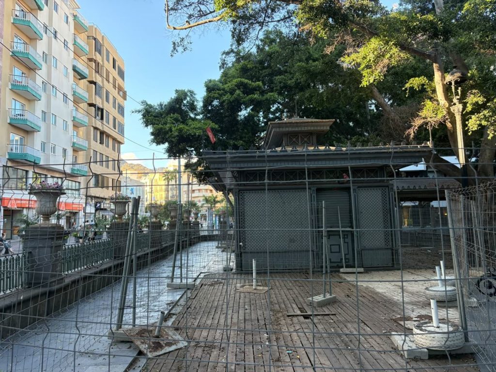 Administrative Delays Leave Santa Cruz Dining Hubs Vacant