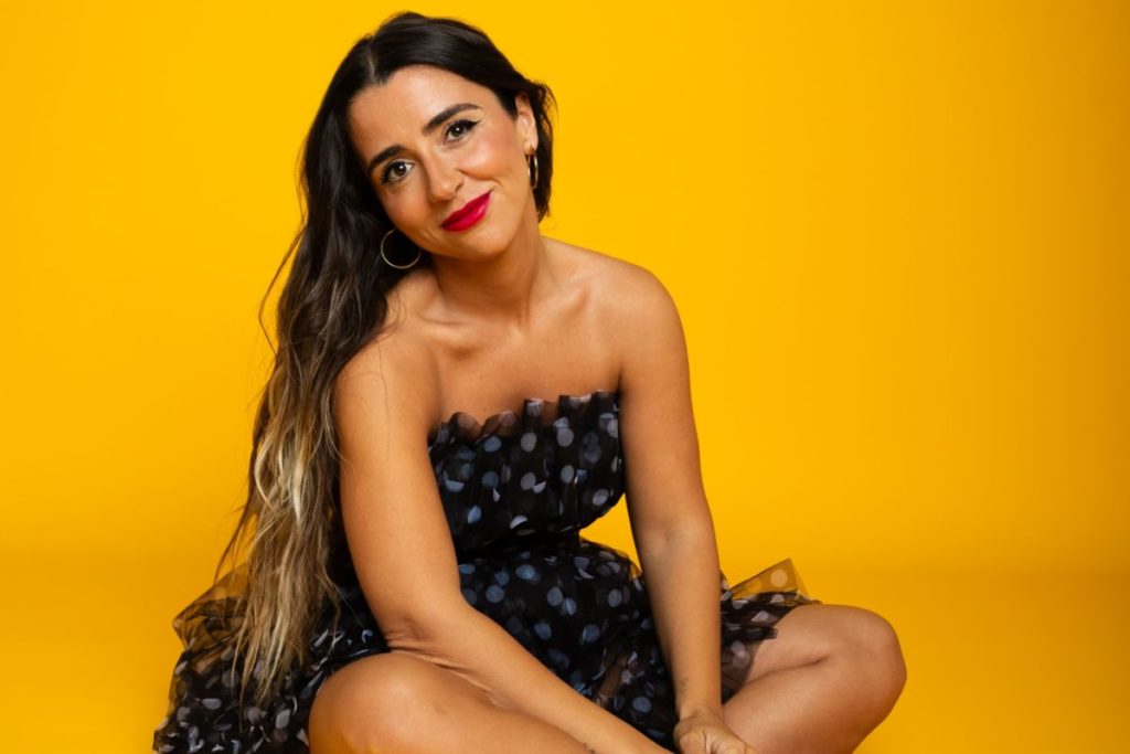 Alma Andreu lleva su comedia sobre la madurez femenina al festival Reíslas y emprende gira nacional
