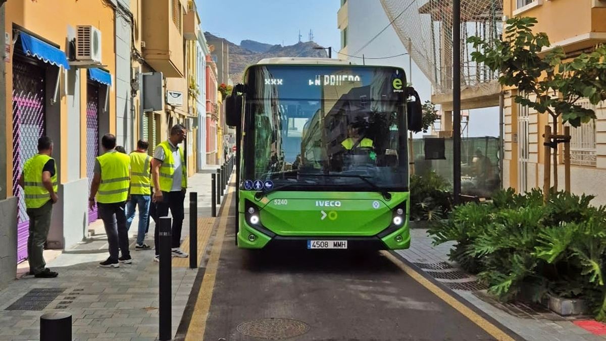 Santa Cruz de Tenerife estrena este lunes la línea 915 de Titsa para conectar el Intercambiador y La Candelaria