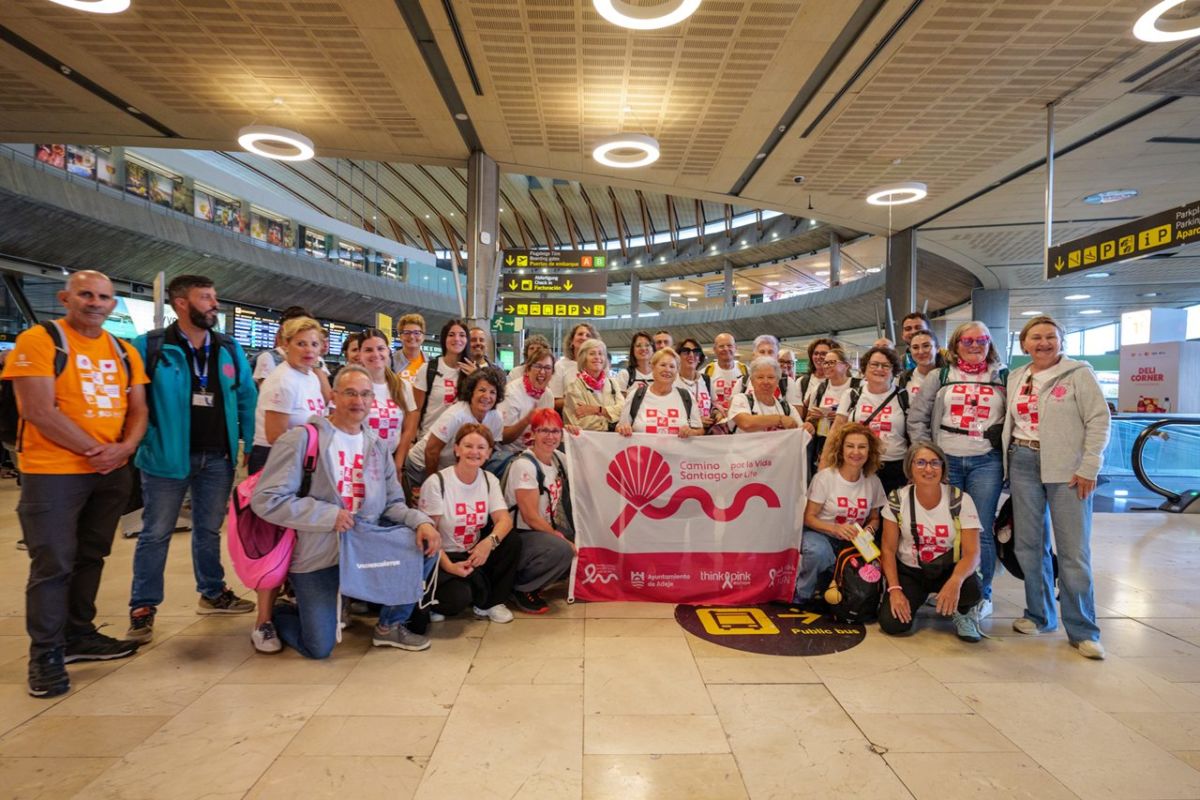 Supervivientes de 10 países caminan contra el cáncer de mama. | DA