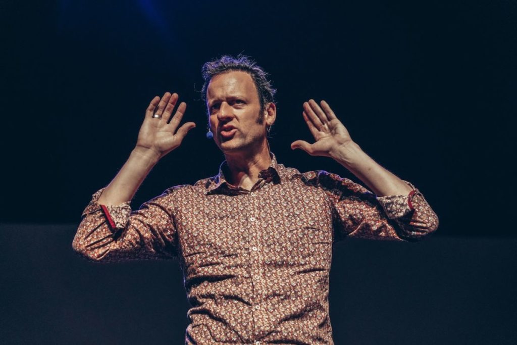 Edu Soto to Bring ‘Más vale solo que ciento volando’ to University of La Laguna on September 5