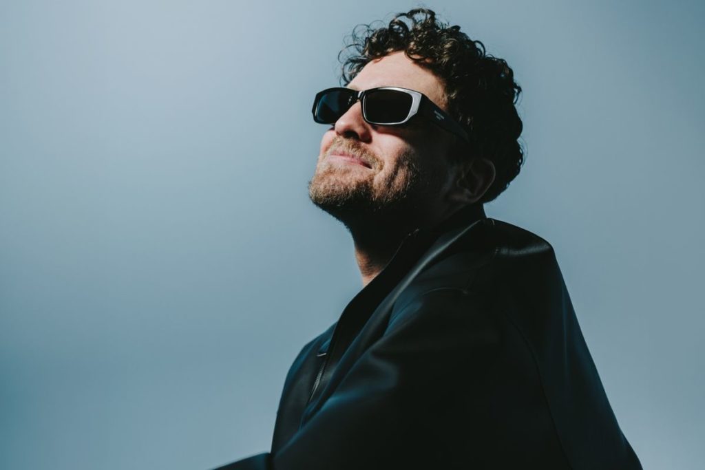 Papagayo Tenerife celebra su 14º aniversario con el productor Franky Rizardo
