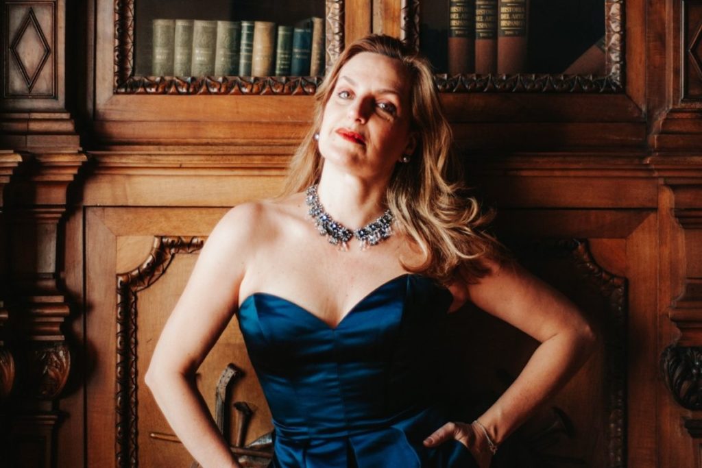 Artist Raquel Lojendio Explores Identity in New Poetry Collection 'Invertebrada'
