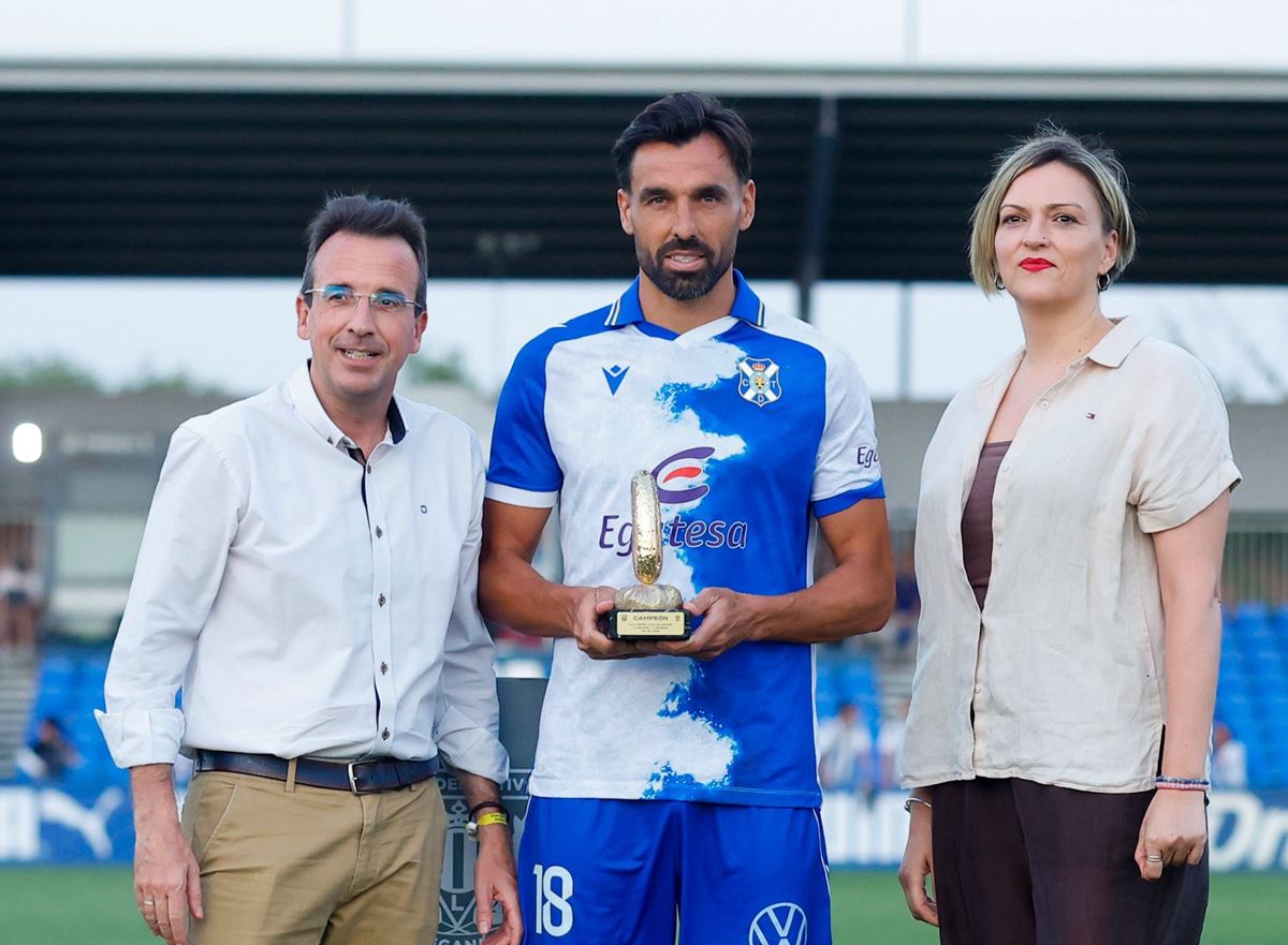 El CD Tenerife conquista el Pepino de Oro para acabar su pretemporada
