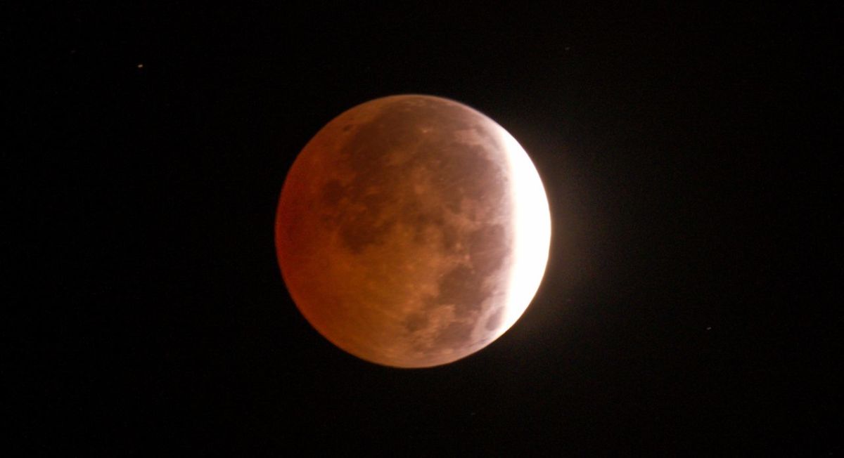 Imagen del último eclipse lunar desde el Parque Nacional del Teide. | Eduardo García