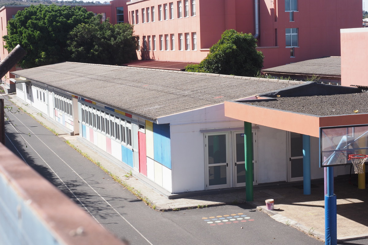 Familias del colegio Echeyde de Geneto exigen retirar los techos de amianto