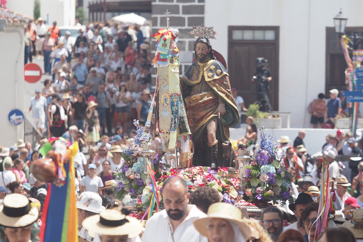 La Villa y Puerto de Garachico renueva su fe a San Roque bajo un sol imprevisto y mucho calor