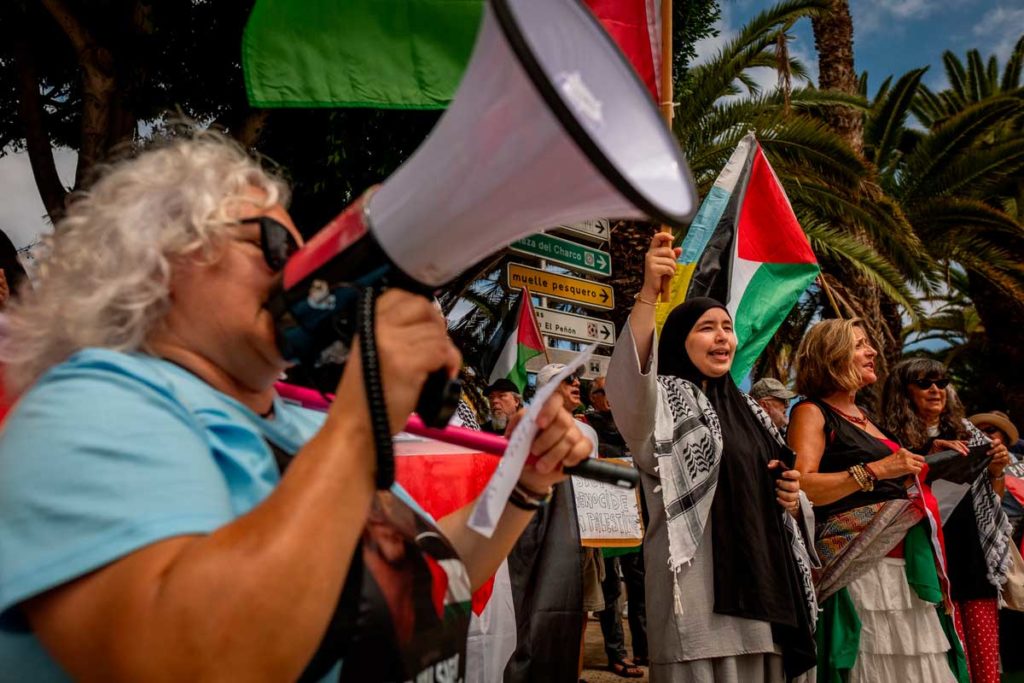 Manifestantes claman en Tenerife contra la presencia de Israel en el Mundial de waterpolo