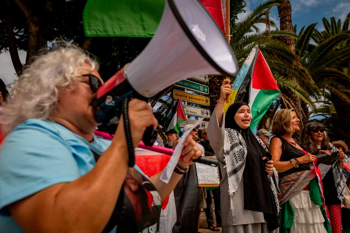 Manifestantes claman en Tenerife contra la presencia de Israel en el Mundial de waterpolo