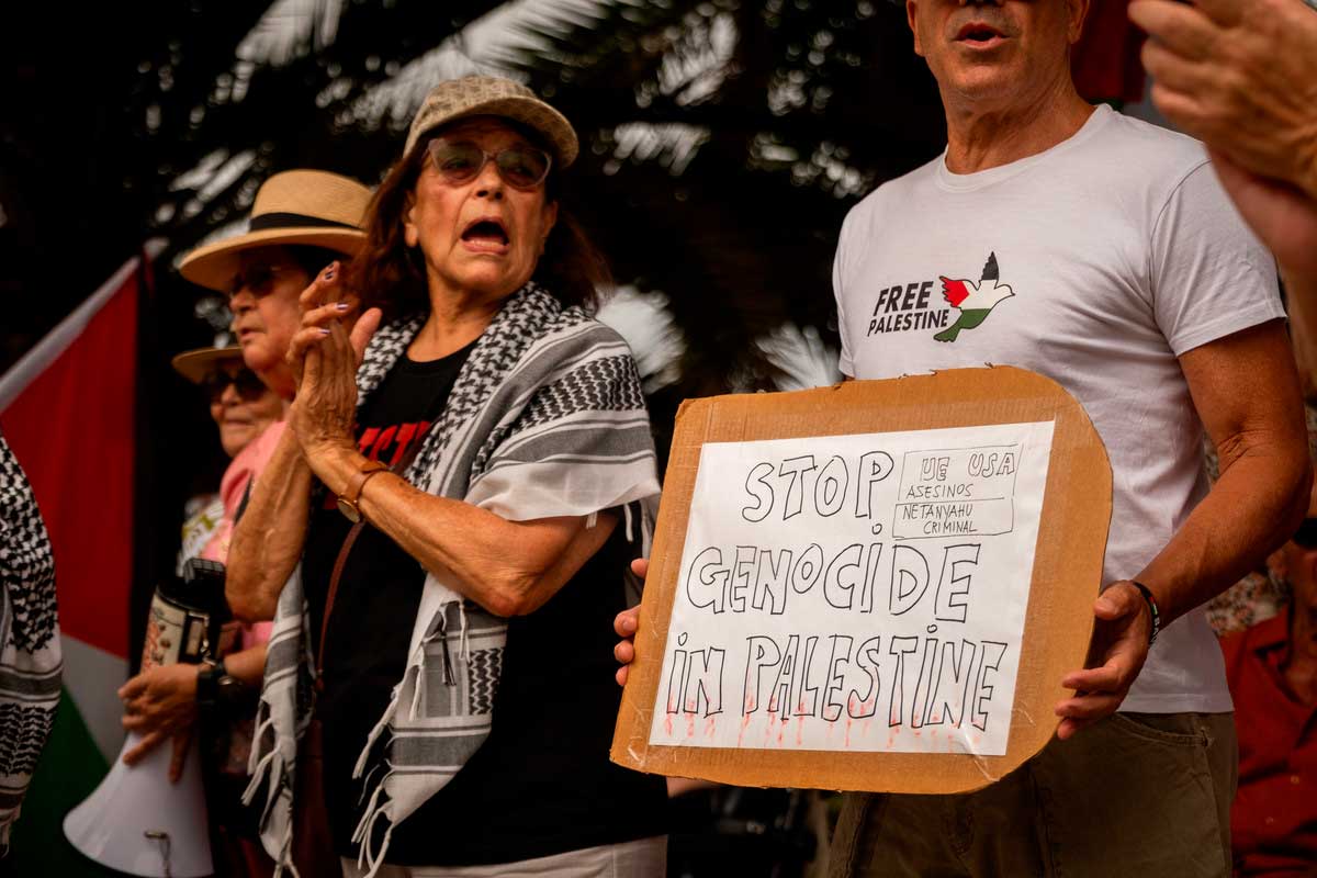 Manifestantes claman en Tenerife contra la presencia de Israel en el Mundial de waterpolo
