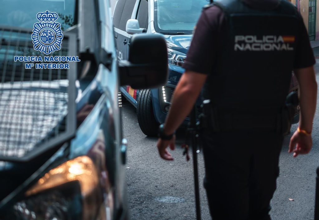 Cae en Tenerife una banda que robaba móviles y ropa con un ingenioso paquete