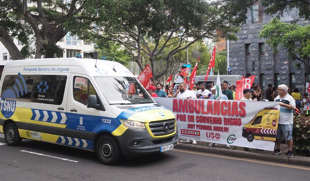 Denuncian la situación de los TES en Canarias: ambulancias con hasta 700.000 kilómetros y jornadas de más de 14 horas "sin poder comer"
