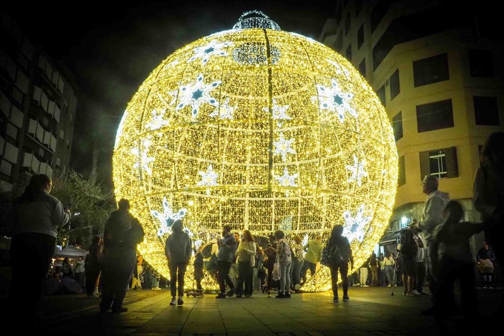 Santa Cruz de Tenerife Begins Early Christmas Lighting Installation Across All Districts