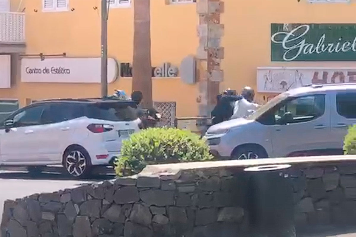 Atraco a plena luz del día en Candelaria: los presuntos autores se dan a la fuga en moto