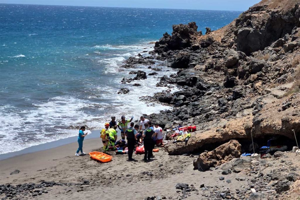 Fallece un bañista de 32 años tras ser rescatado del mar en La Tejita, en Granadilla