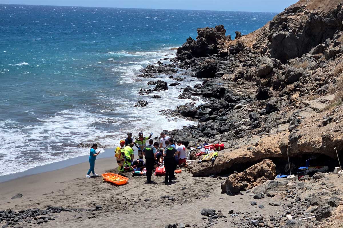 Fallece un bañista de 32 años tras ser rescatado del mar en La Tejita, en Granadilla
