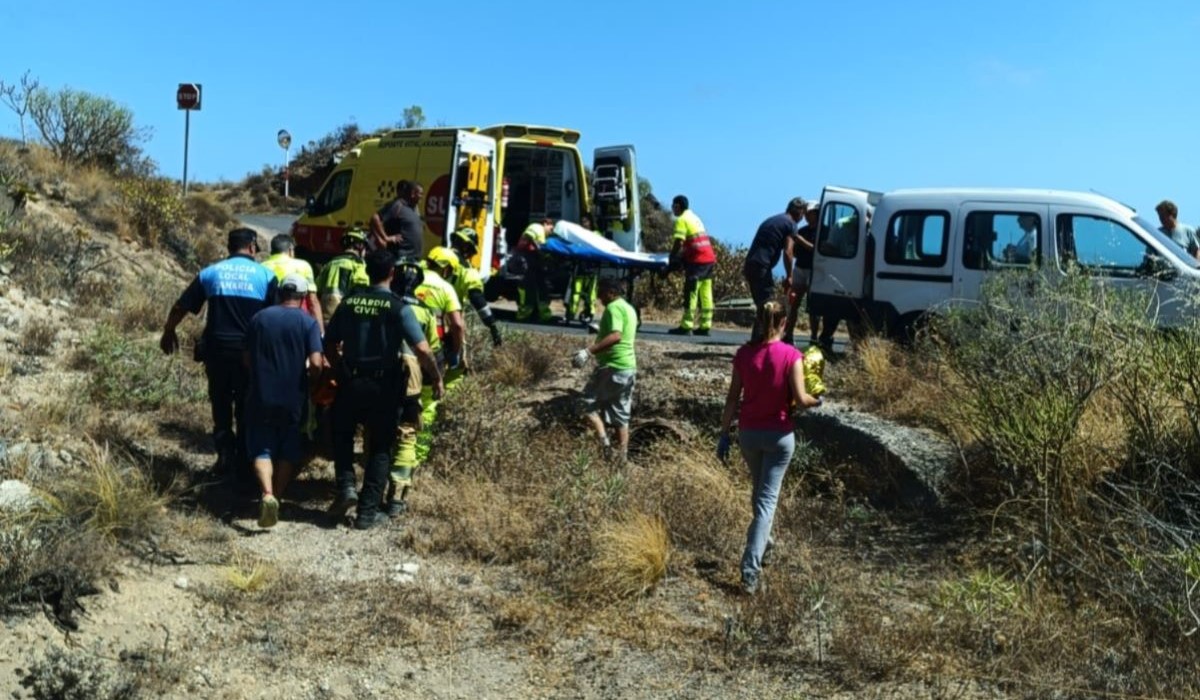Rescate urgente en Tenerife: un hombre grave tras caer con su coche por un barranco