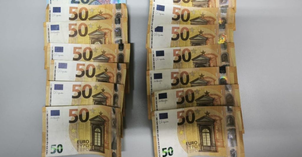 Parte del dinero intervenido al presunto vendedor de droga en Icod de los Vinos. | DA