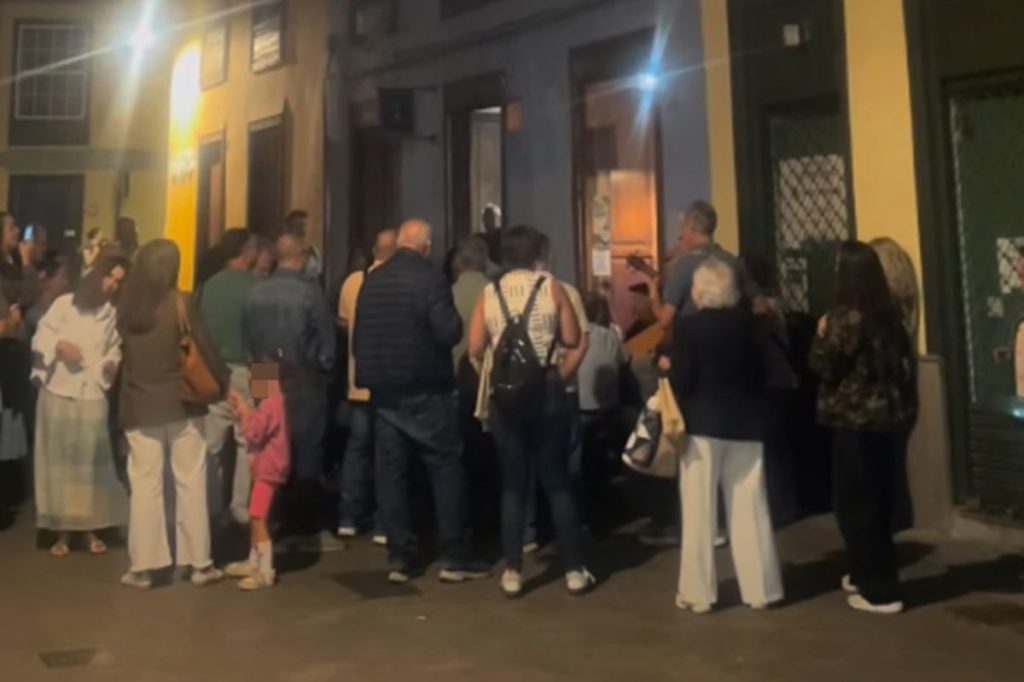 Un grupo de personas farmea aura en La Laguna. | Instagram