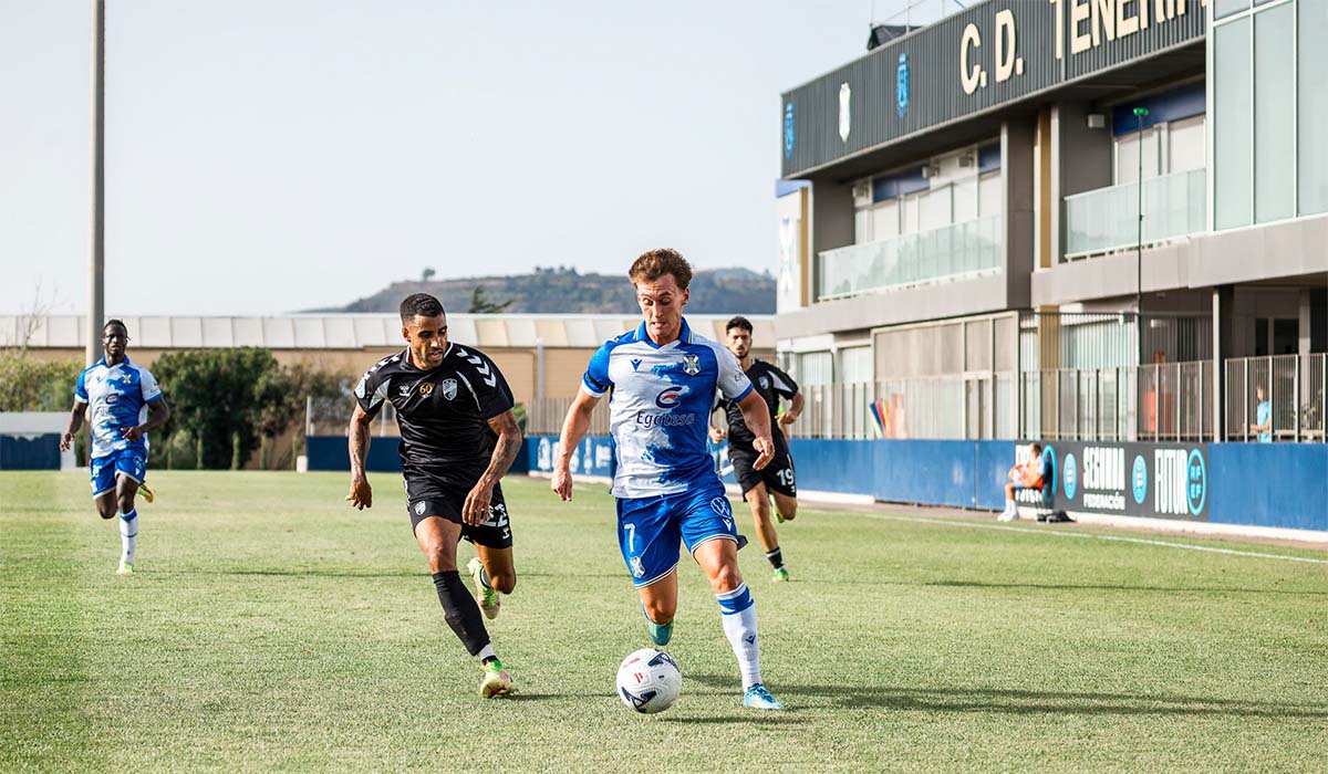 El CD Tenerife y el Tamaraceite empatan en la primera parte (1-1)