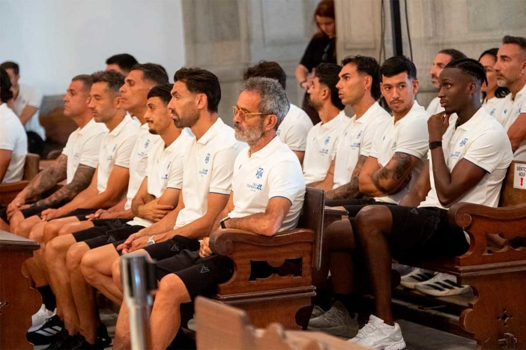 El CD Tenerife rinde visita a la Patrona canaria antes del inicio de la Liga