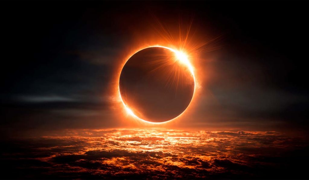 Efectos en la tierra: las "medias lunas" y las sombras extrañas que verás en el suelo durante el eclipse