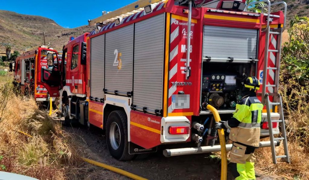 Alerta por el incendio de una vivienda de La Laguna