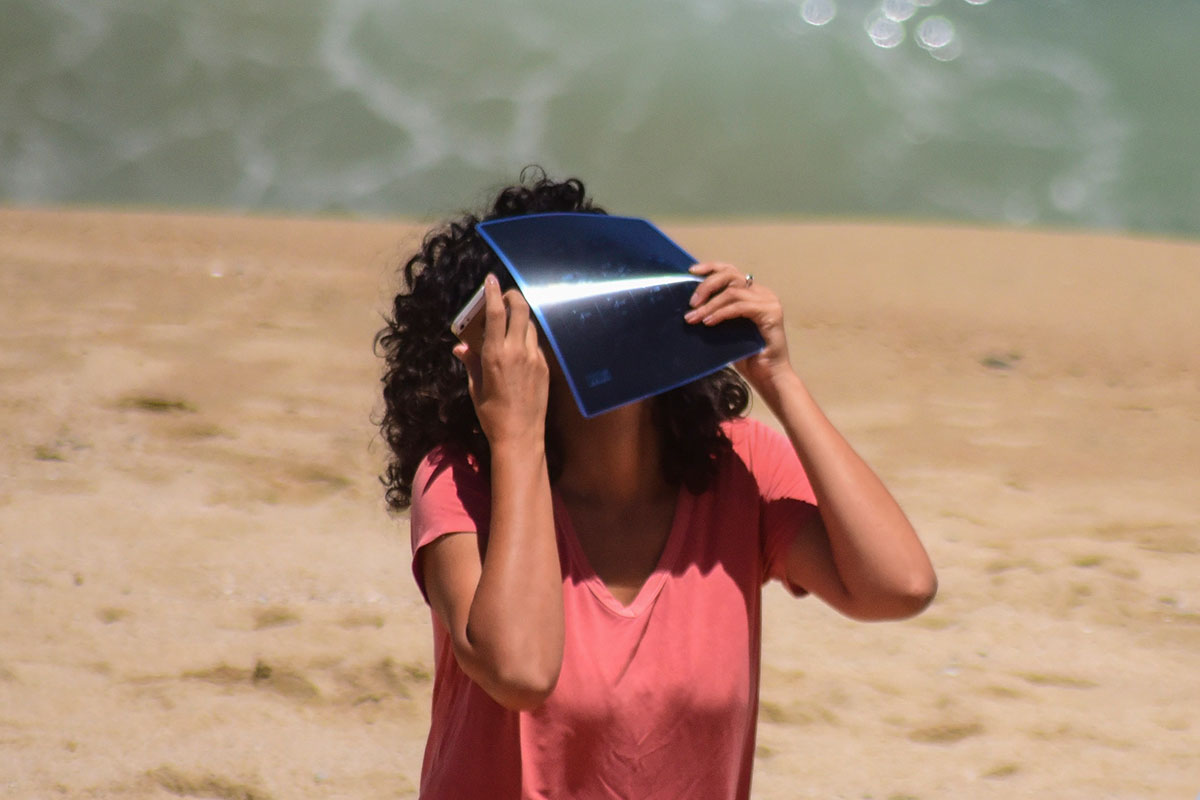 Ni radiografías ni cristales ahumados: los falsos mitos de protección para ver el eclipse solar