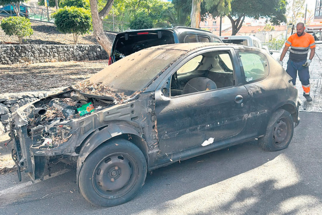 Candelaria Faces Administrative Hurdles Clearing 46 Abandoned Vehicles