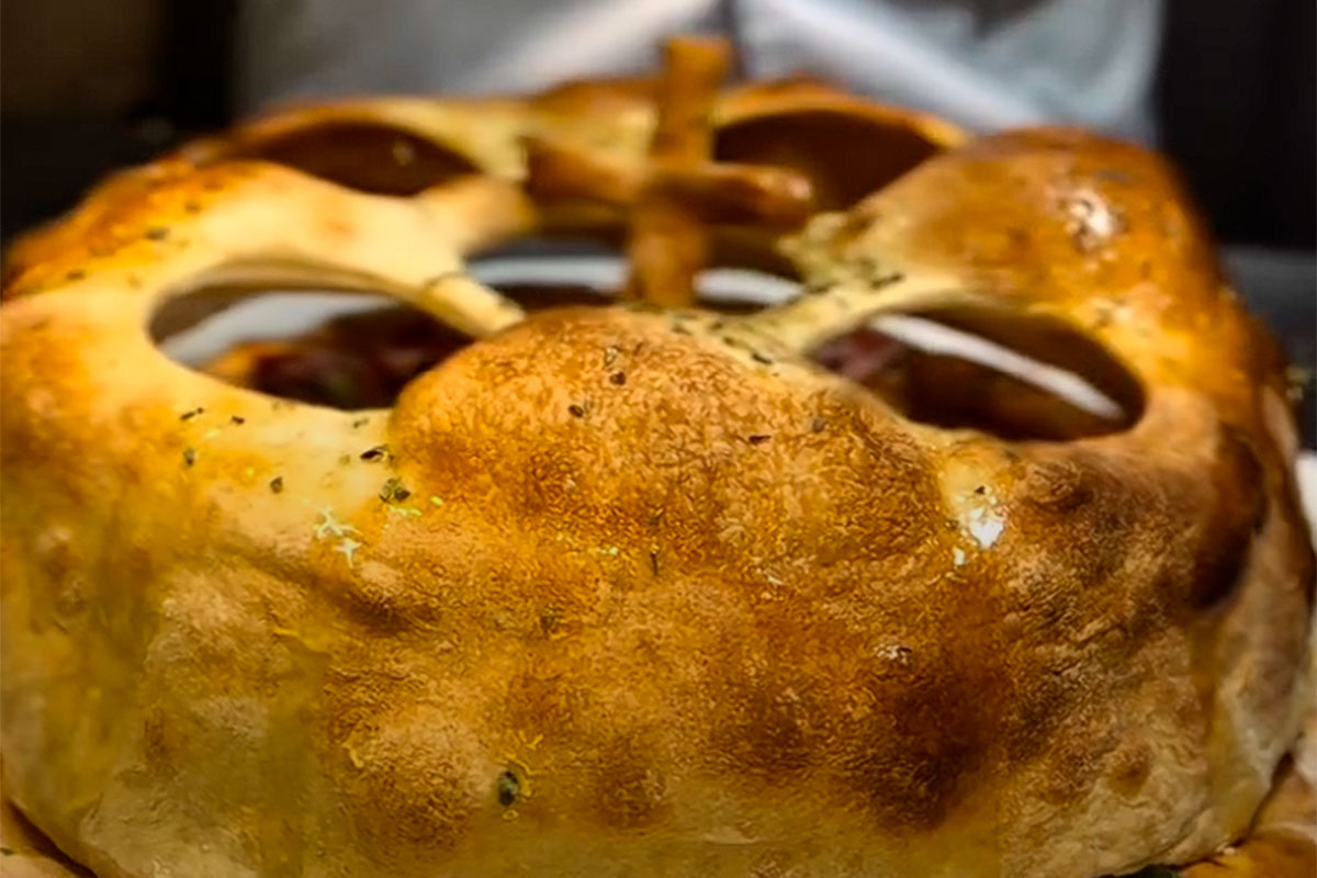 La pizza con cúpula y cruz en honor a la Virgen de Candelaria que solo podrás probar hasta el 16 de agosto