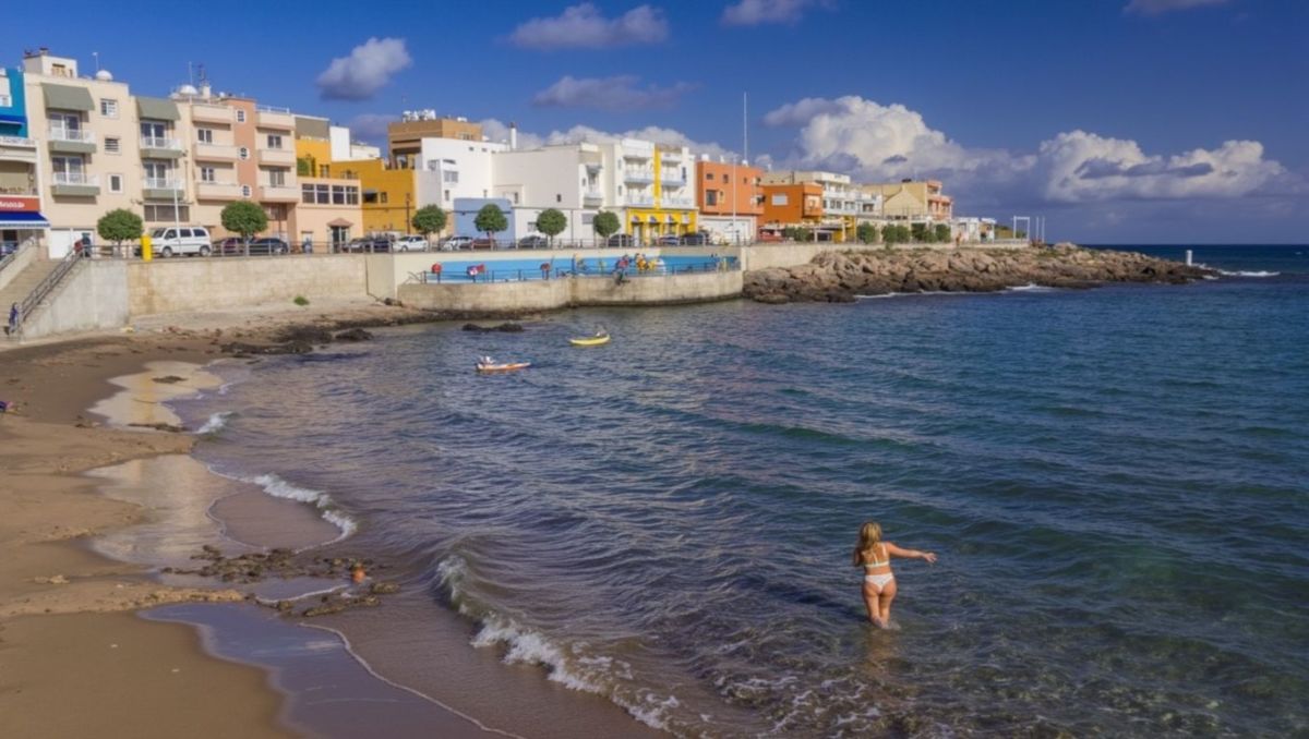Hallan el cadáver de un hombre flotando en la playa de Arinaga