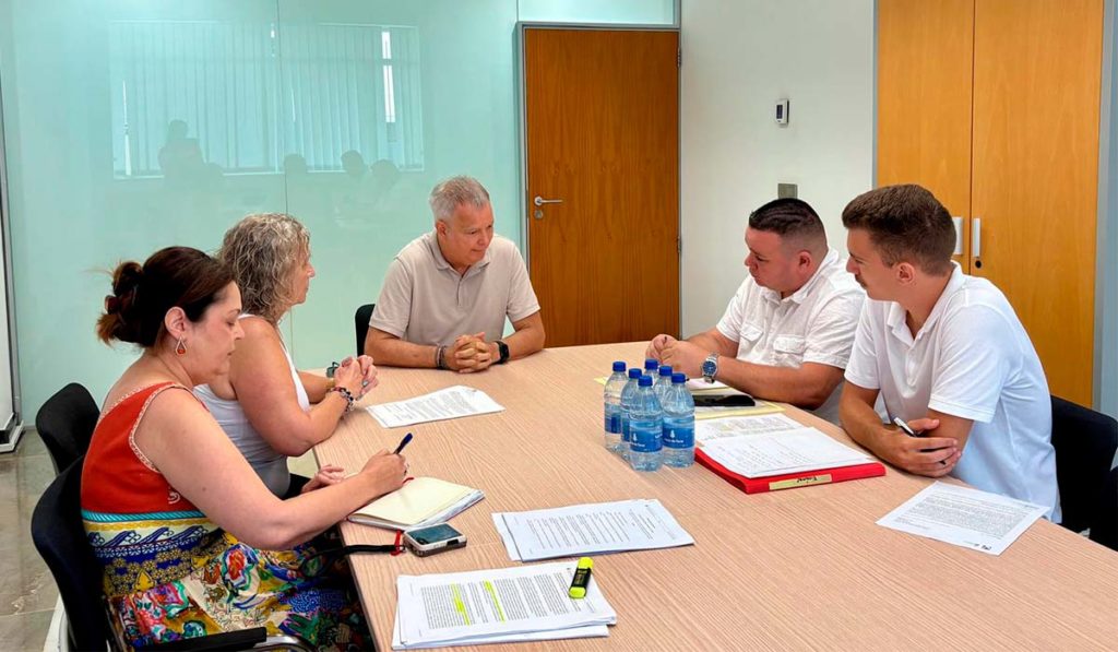 El PSOE denuncia el bloqueo a 10.000 familias para comprar su vivienda social: "Clavijo guarda en un cajón el decreto"