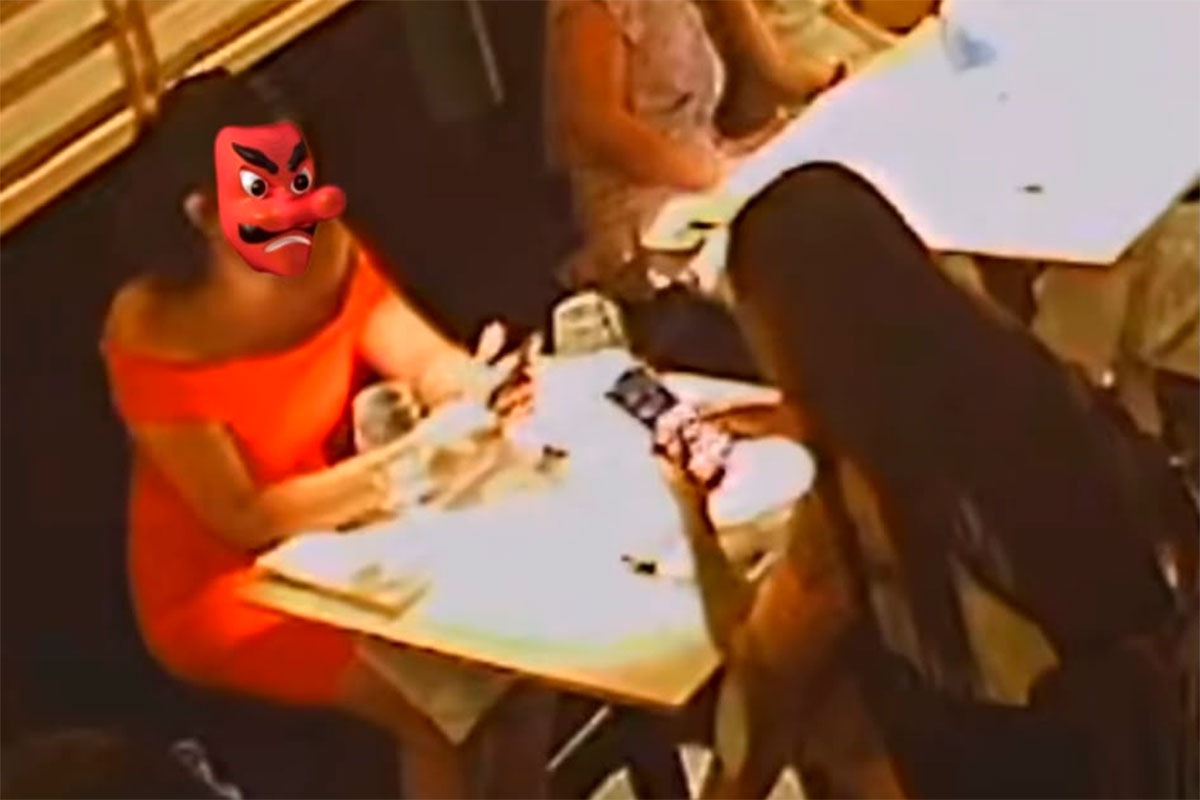Simpa en un restaurante de sushi en Tenerife