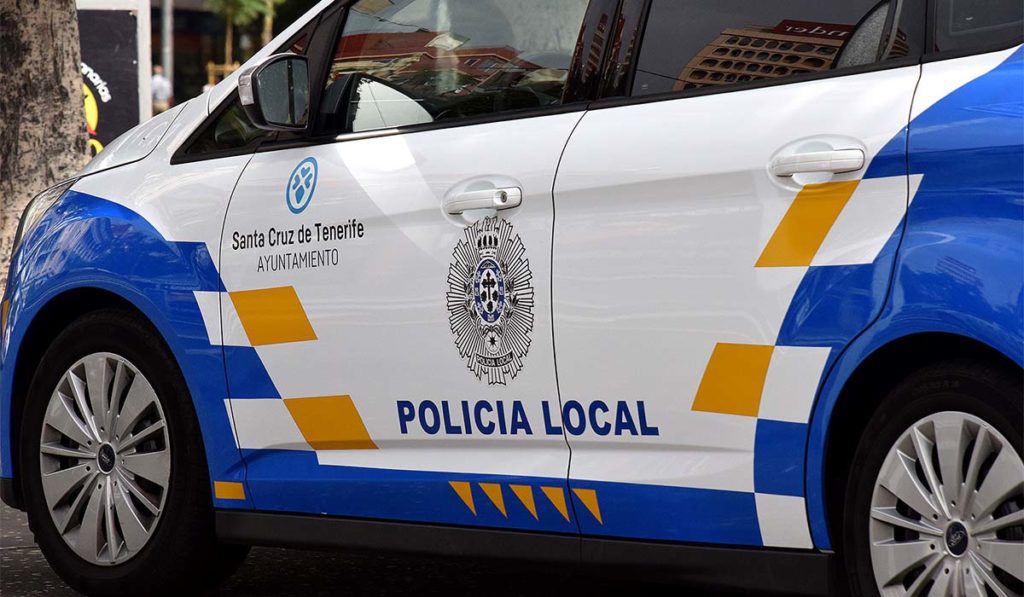 Persecución en Santa Cruz de Tenerife: sin carné, positivo en alcohol y dos patrullas dañadas