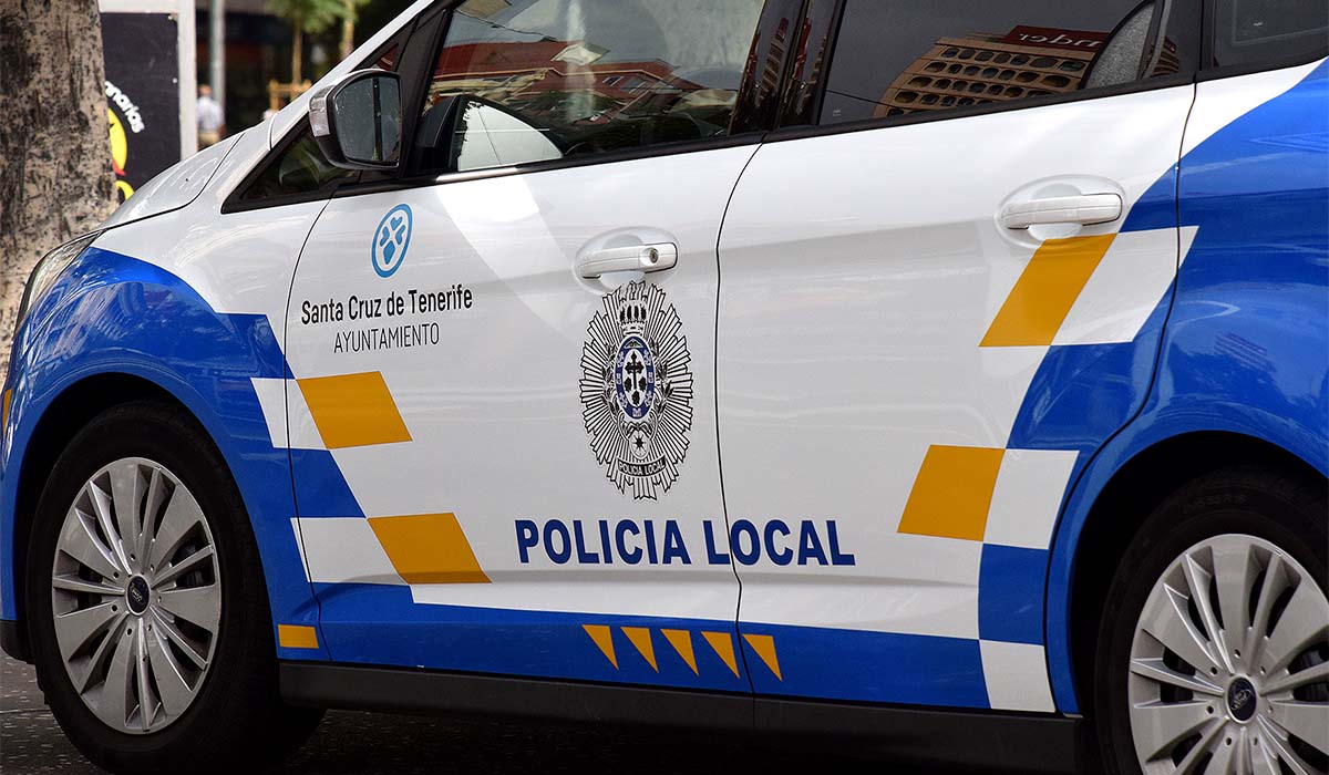 Persecución en Santa Cruz de Tenerife: sin carné, positivo en alcohol y dos patrullas dañadas