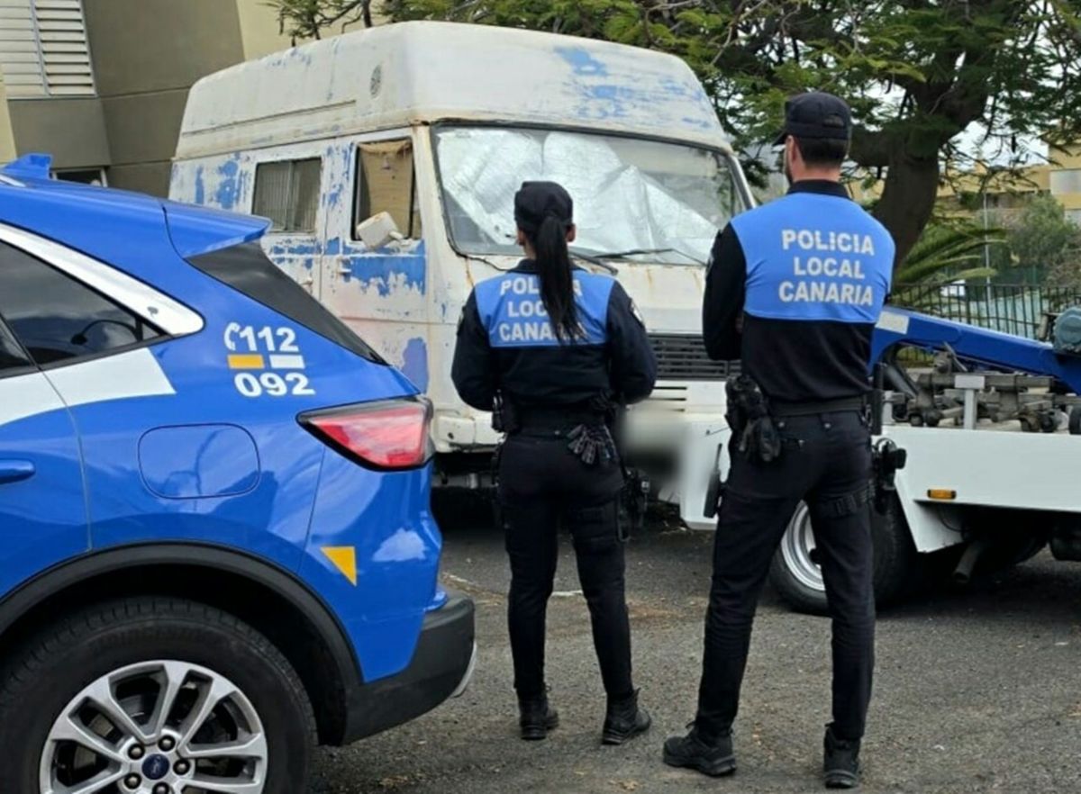 Santa Cruz de Tenerife retira 45 coches abandonados de sus calles