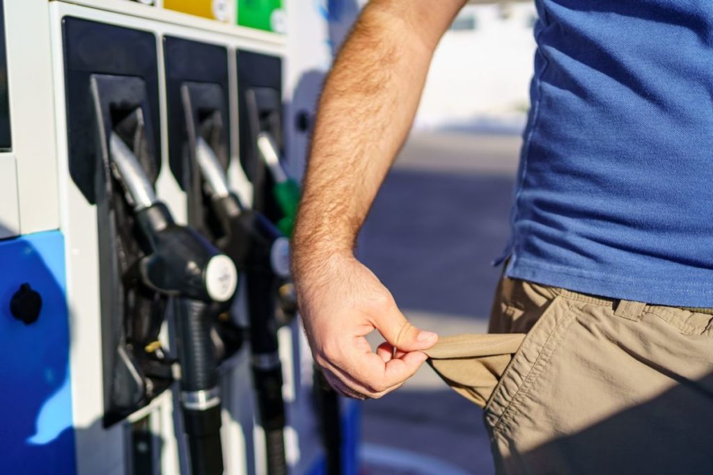 La crisis golpea duro a Canarias: más de dos euros en La Palma por un litro de gasoil
