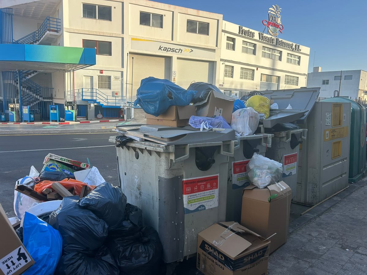 "Tenemos los contenedores a rebosar": las quejas de unos vecinos de Santa Cruz de Tenerife