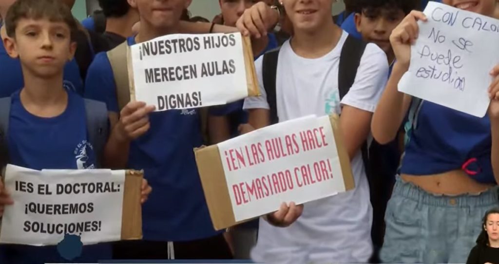 Irene, alumna de un instituto de Canarias, tras llegar a más de 40 grados en un aula: "Hay clases que es imposible darlas"