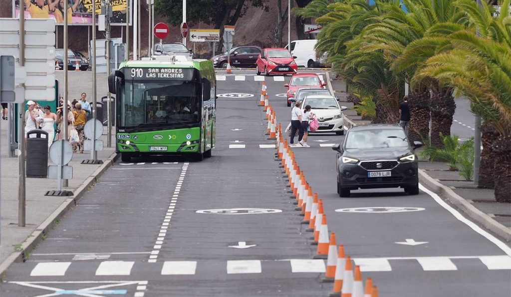 Santa Cruz activa el carril guagua a Las Teresitas por el calor: días y horarios