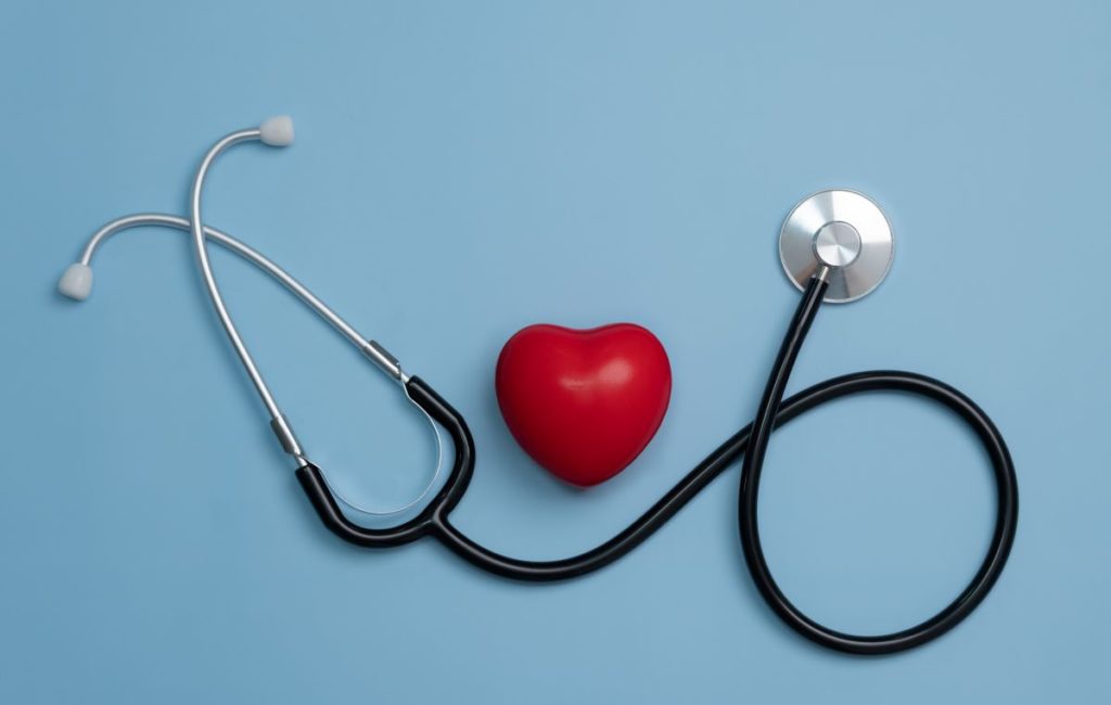 Colesterol, hipertensión y diabetes, tres enemigos silenciosos que pueden dañar el corazón sin dar síntomas