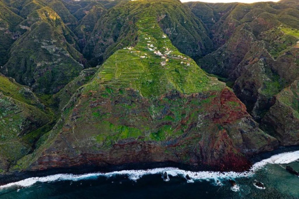 National Geographic sitúa el “fin del mundo” en Canarias: un caserío al que se llega por una carretera de vértigo