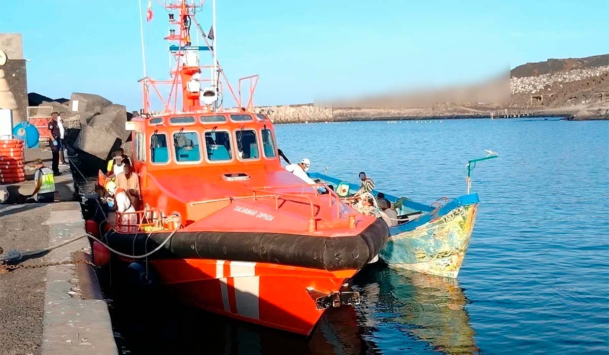 Llega a El Hierro un cayuco con 61 personas migrantes, tres de ellas mujeres