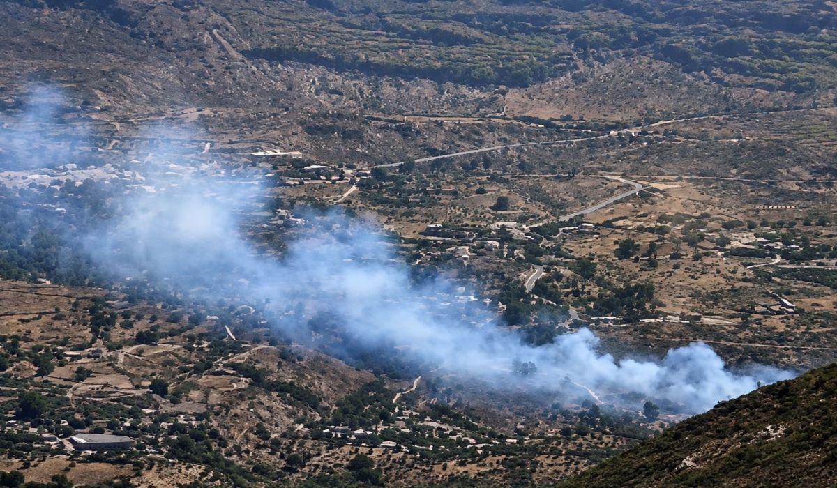 Un incendio obliga a desalojar 6 viviendas en Gran Canaria: cinco aeronaves luchan contra el fuego