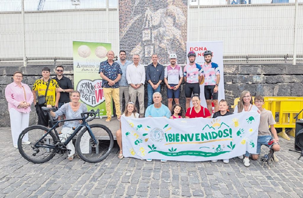 Lionell, superviviente de leucemia, recorre Tenerife en su reto solidario