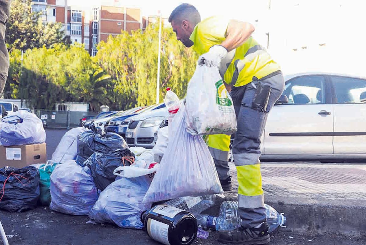 Una empresa externa estudiará la situación de la limpieza en Santa Cruz de Tenerife
