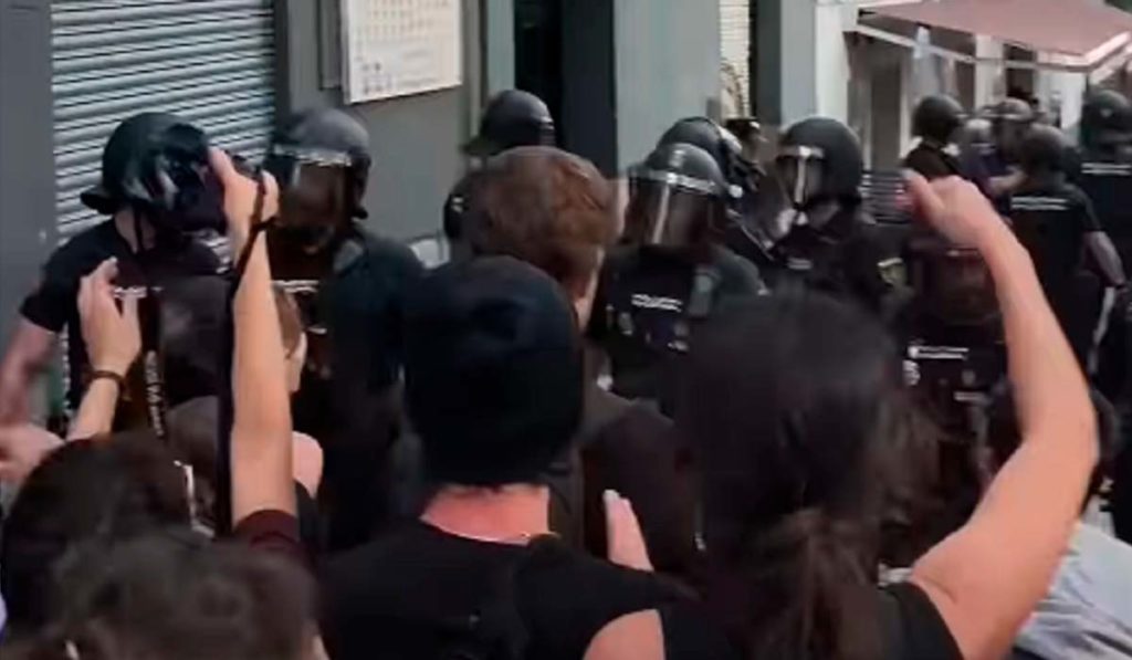 Los manifestantes hacen retroceder a la Policía y paralizan un nuevo desahucio en Madrid