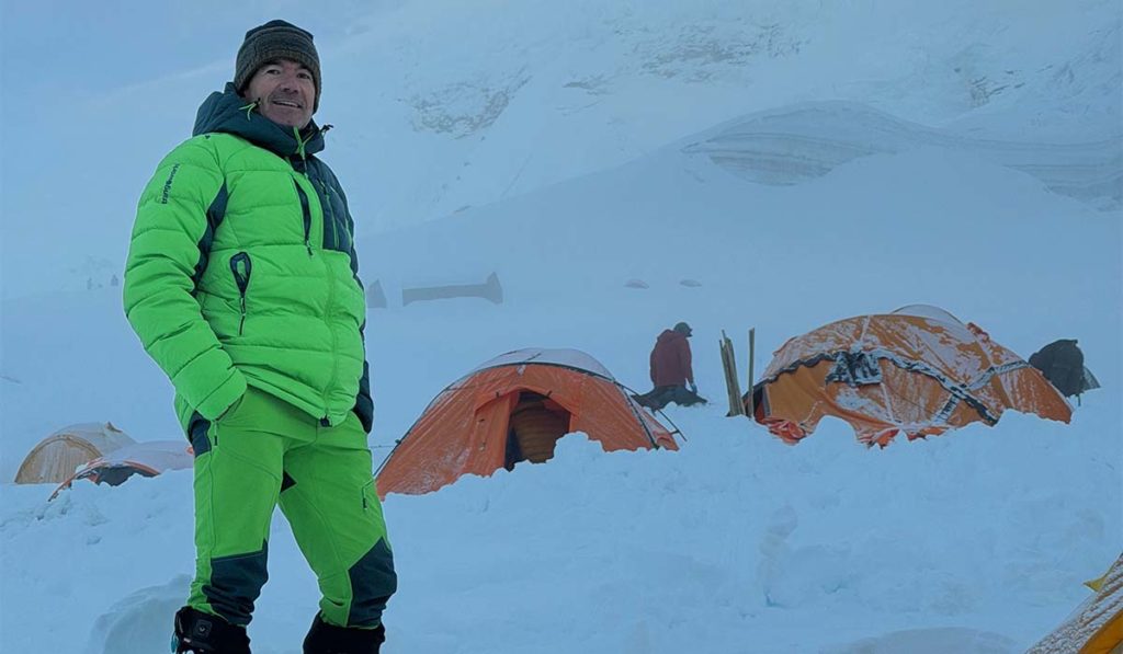 Más de dos metros de nieve frenan al tinerfeño Juan Diego Amador en el Manaslu