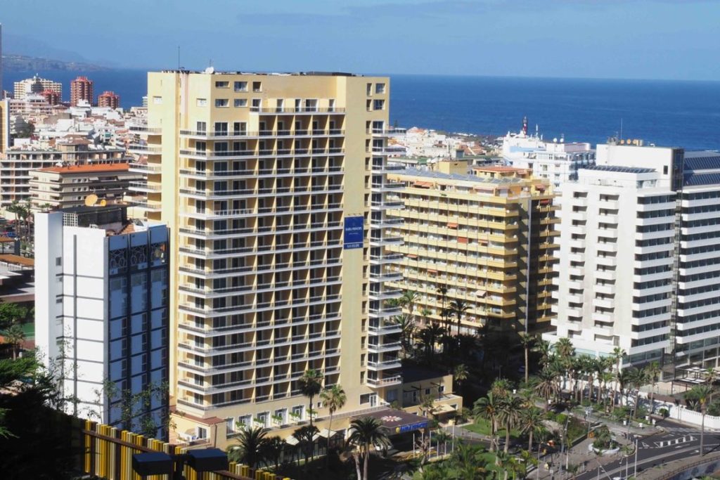 Las patronales turísticas de Canarias ven en "riesgo" el sector extrahotelero